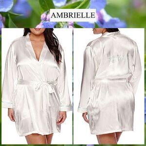 Ambrielle embroidered satin bridal robe sz L